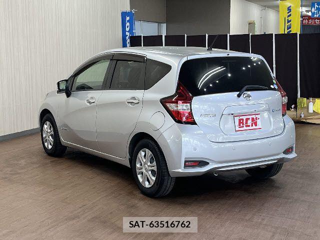 Nissan NOTE 2017-04 6996616-8