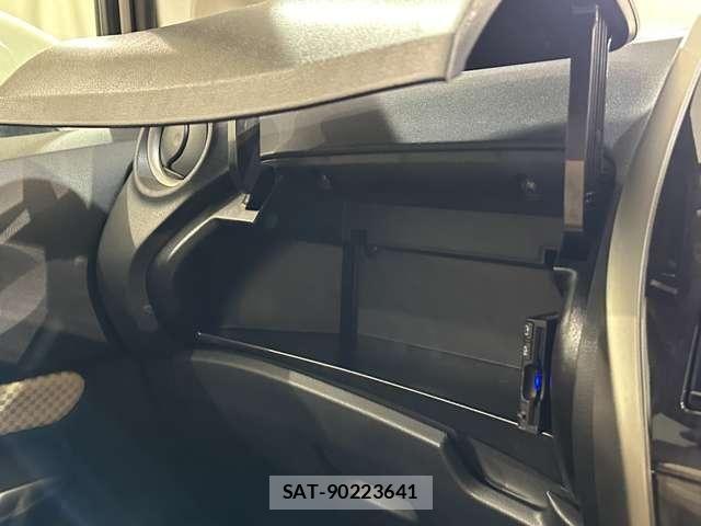 Nissan NOTE 2016-03 7021133-23