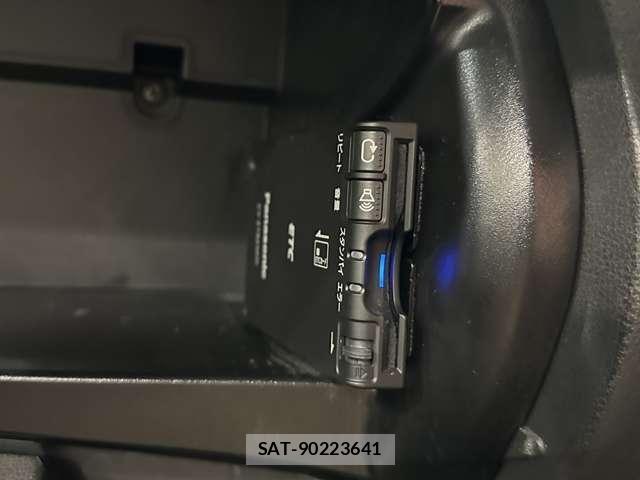 Nissan NOTE 2016-03 7021133-24