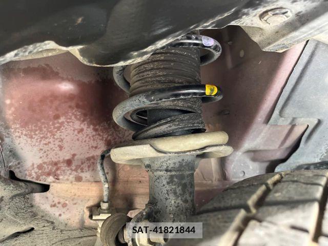 Nissan NOTE 2013-05 7060041-19