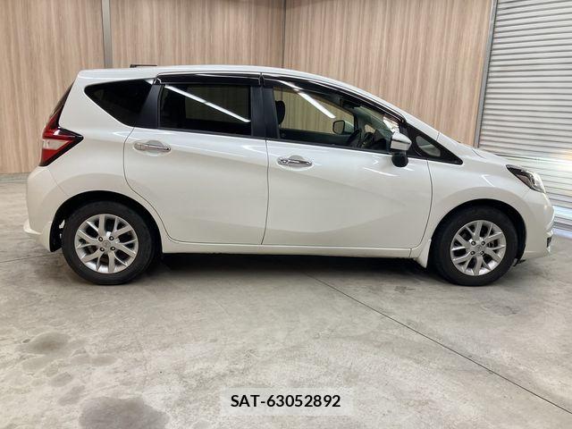 Nissan NOTE 2017-01 7060028-23