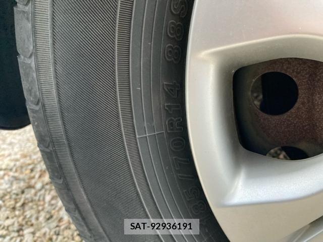 Nissan NOTE 2014-01 7060053-7