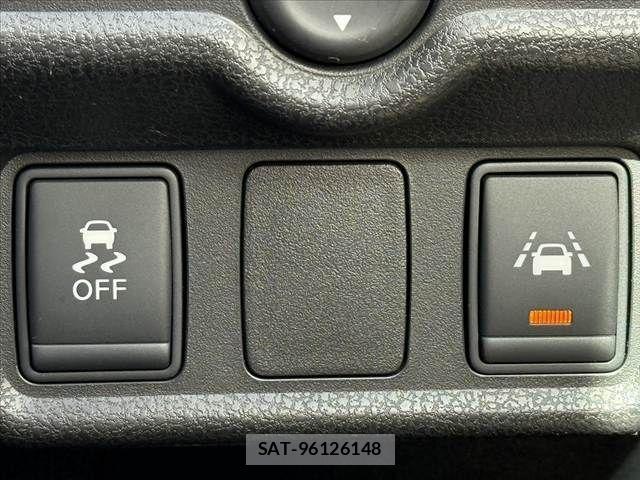 Nissan NOTE 2016-02 7060037-6