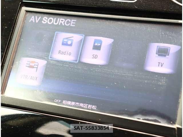 Nissan NOTE 2013-02 7060045-15