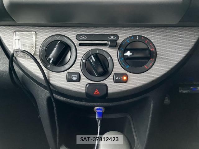 Nissan NOTE 2011-10 7222954-19