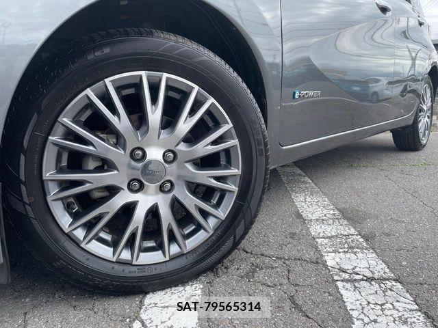 Nissan NOTE 2018-05 7217239-12