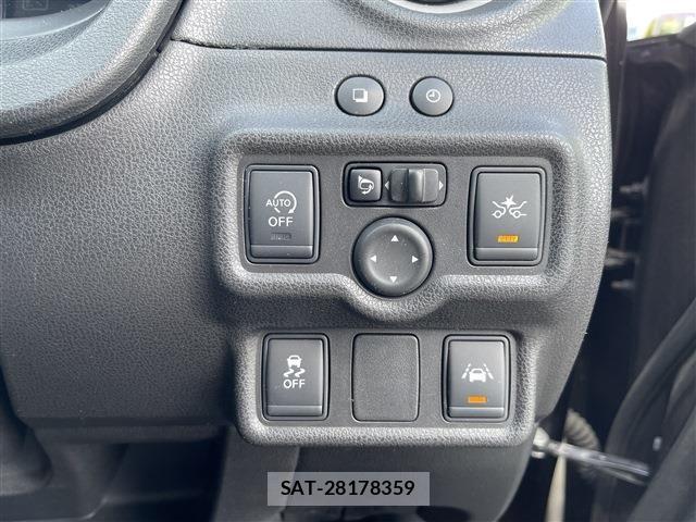 Nissan NOTE 2014-12 7222984-11