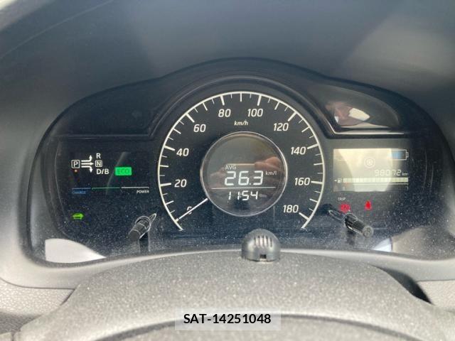 Nissan NOTE 2017-07 7223005-18