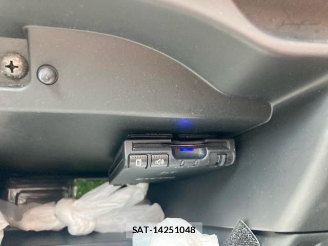 Nissan NOTE 2017-07 7223005-19