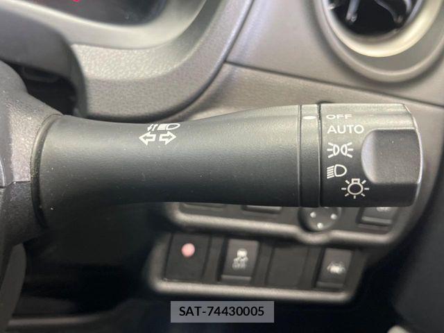 Nissan NOTE 2018-08 7223019-5