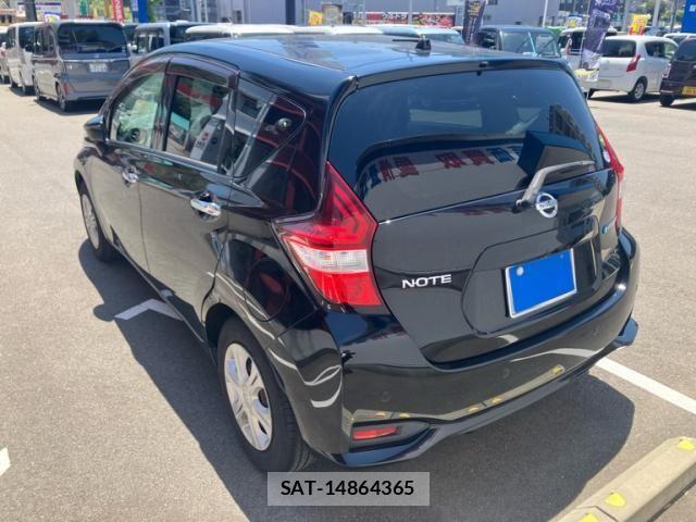 Nissan NOTE 2017-02 7216644-3