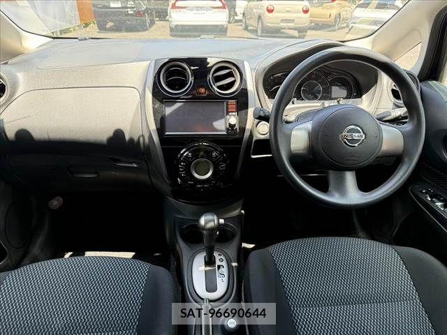 Nissan NOTE 2014-02 7222978-1