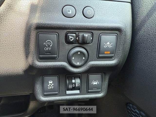Nissan NOTE 2014-02 7222978-22