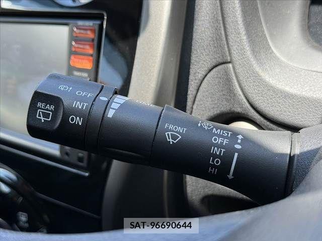 Nissan NOTE 2014-02 7222978-23