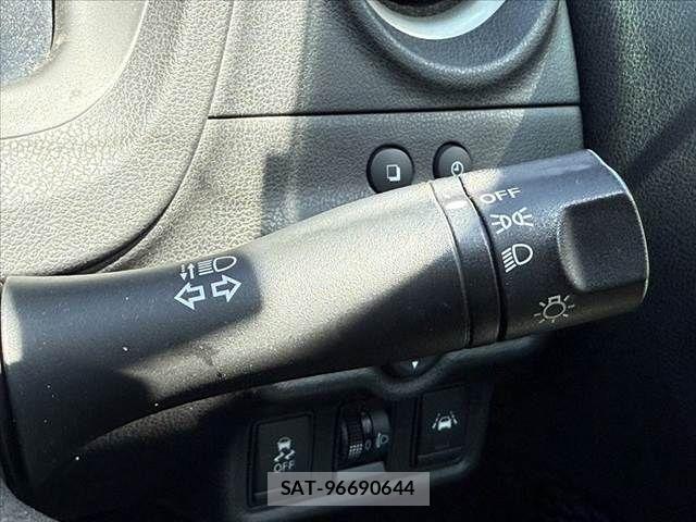 Nissan NOTE 2014-02 7222978-24