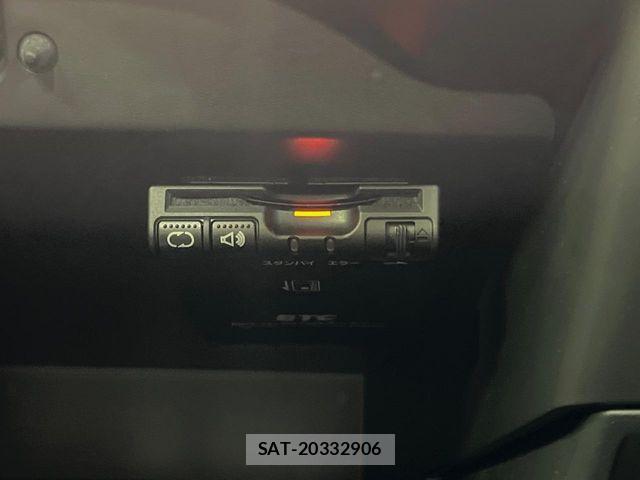 Nissan NOTE 2017-09 7223009-6