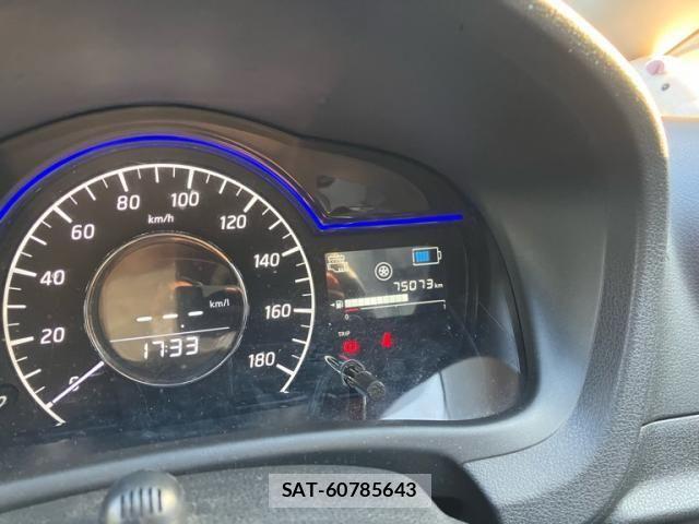 Nissan NOTE 2018-10 7223030-13