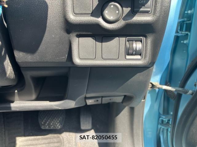 Nissan NOTE 2012-10 7216935-15