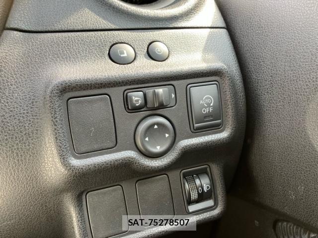 Nissan NOTE 2013-06 7272596-7