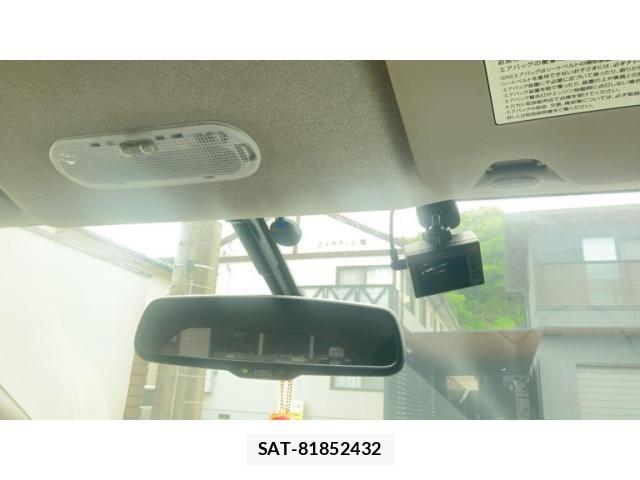 Nissan NOTE 2013-01 7272597-24