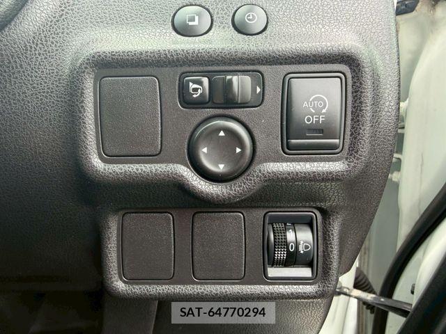 Nissan NOTE 2013-08 7272598-12