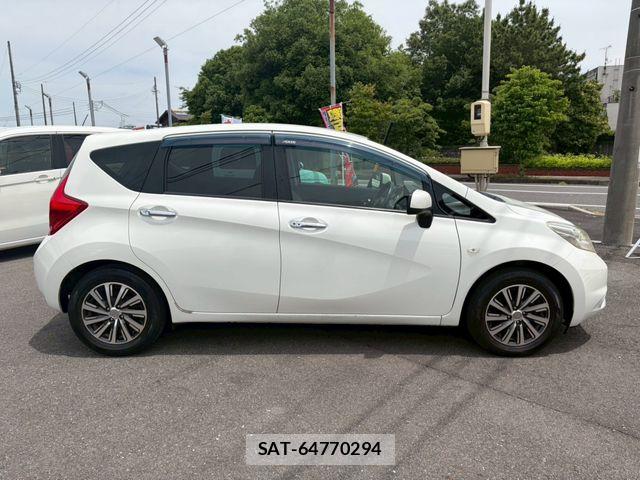 Nissan NOTE 2013-08 7272598-16
