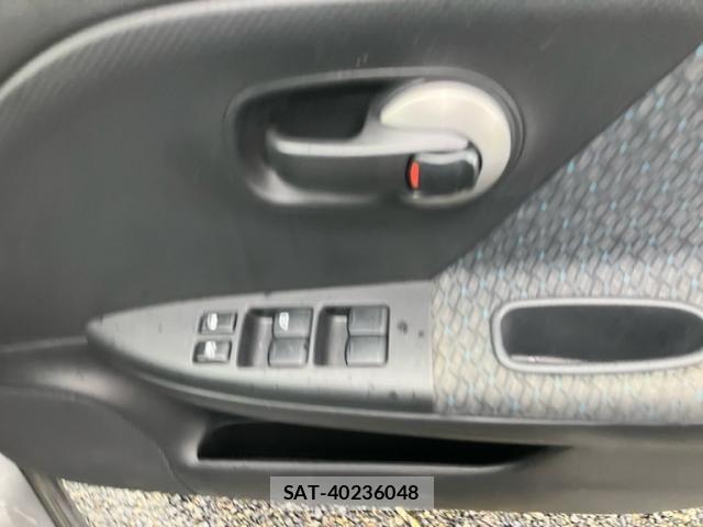 Nissan NOTE 2011-09 7272593-9
