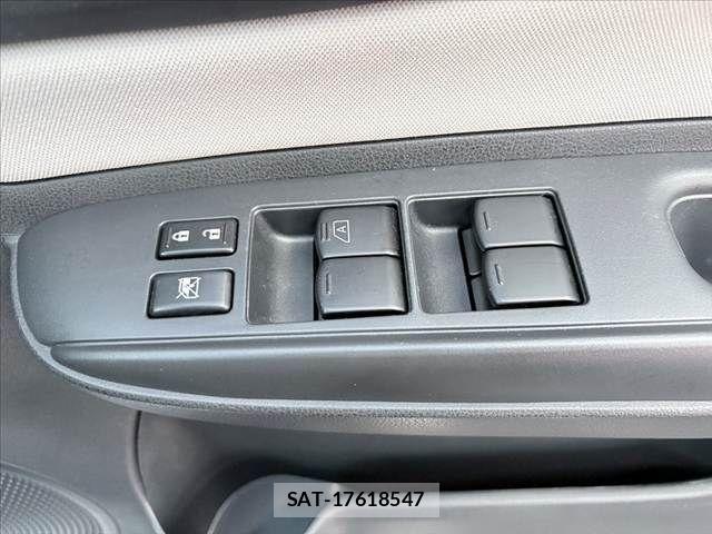 Nissan NOTE 2017-03 7272586-24
