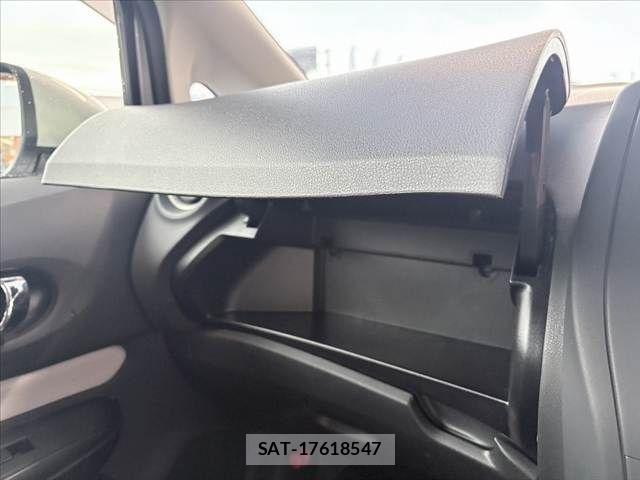 Nissan NOTE 2017-03 7272586-28