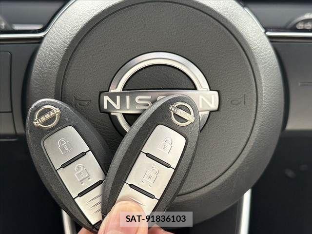 Nissan NOTE 2022-04 7329040-6