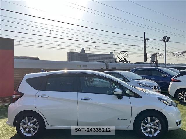 Nissan NOTE 2017-04 7329053-10