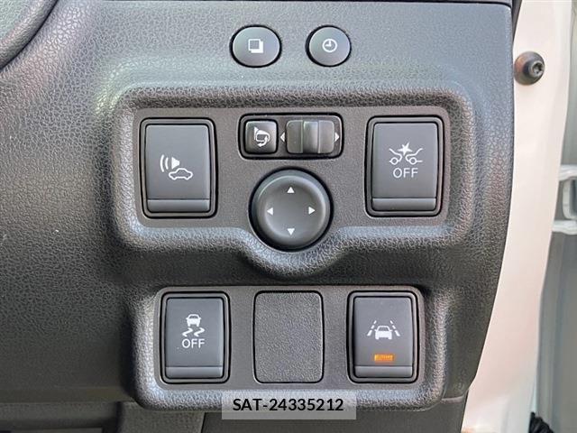 Nissan NOTE 2017-04 7329053-5