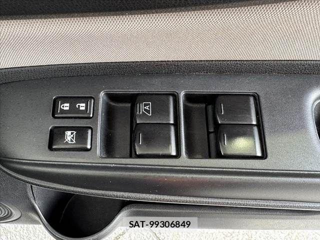 Nissan NOTE 2017-09 7329066-27