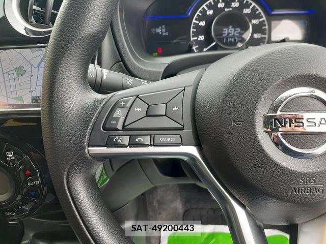 Nissan NOTE 2017-11 7359136-23