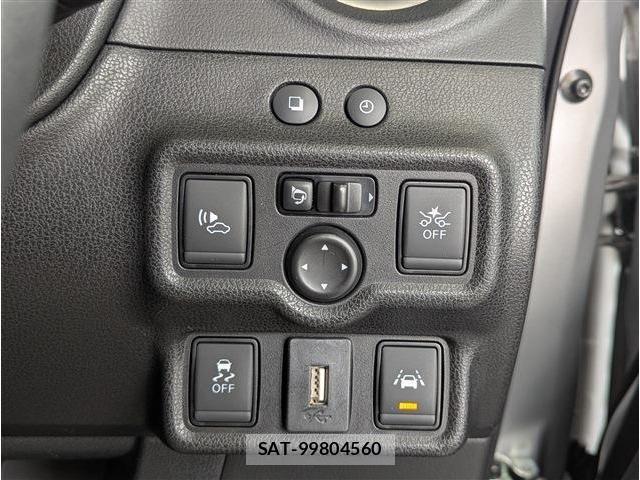 Nissan NOTE 2018-03 7359135-13