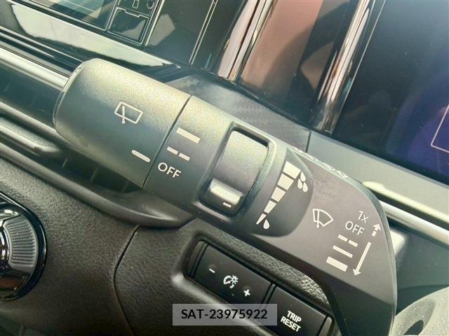 Nissan NOTE 2023-10 7359112-14