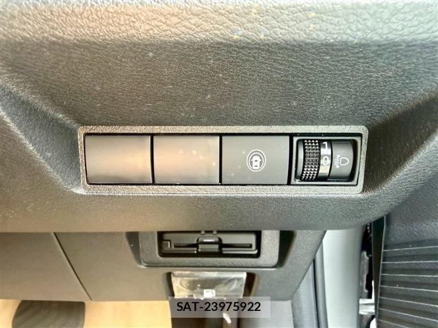 Nissan NOTE 2023-10 7359112-8