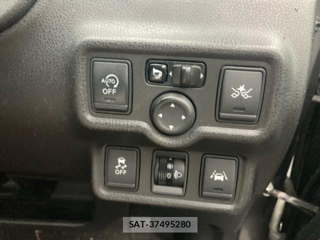 Nissan NOTE 2015-06 7359161-14
