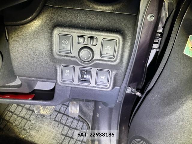 Nissan NOTE 2014-03 7359153-11