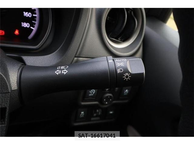 Nissan NOTE 2017-06 7359137-21