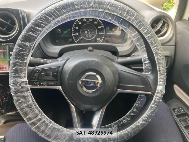 Nissan NOTE 2019-10 7393358-12
