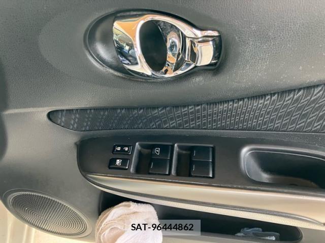 Nissan NOTE 2013-10 7393374-12