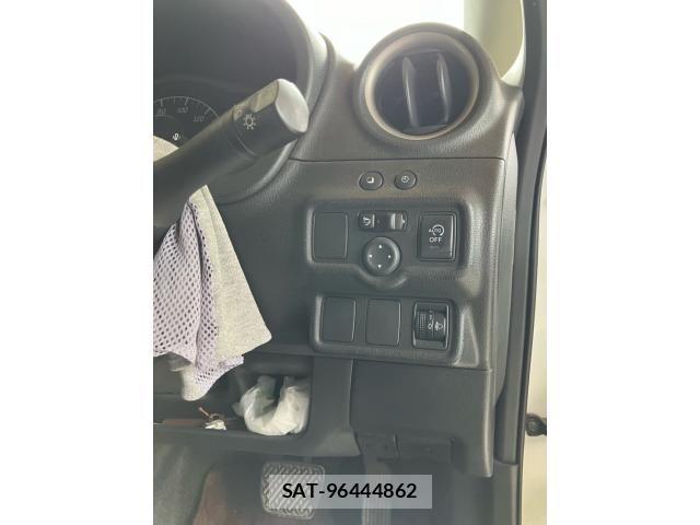 Nissan NOTE 2013-10 7393374-13
