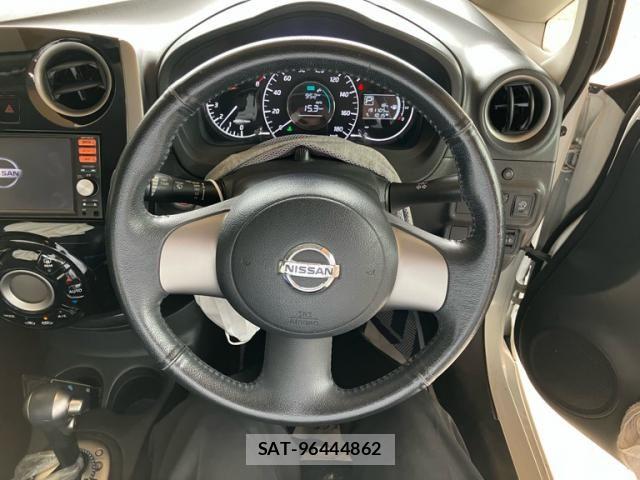 Nissan NOTE 2013-10 7393374-18