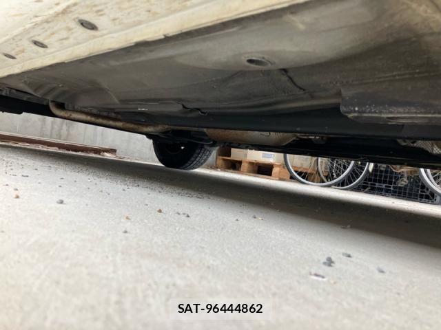 Nissan NOTE 2013-10 7393374-7
