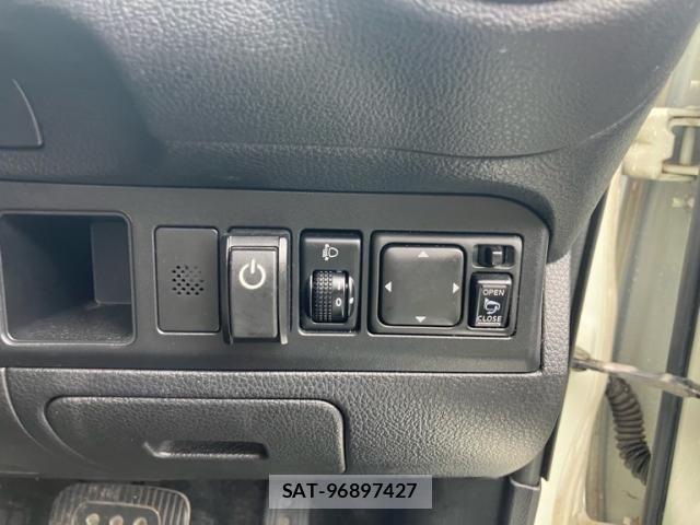 Nissan NOTE 2005-03 7393369-11