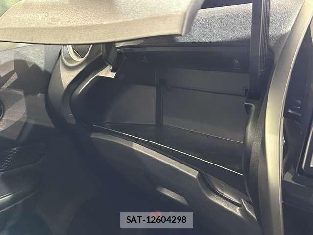 Nissan NOTE 2015-05 7393367-23