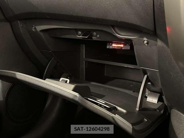 Nissan NOTE 2015-05 7393367-24