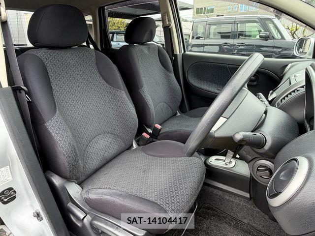 Nissan NOTE 2011-06 7393368-11