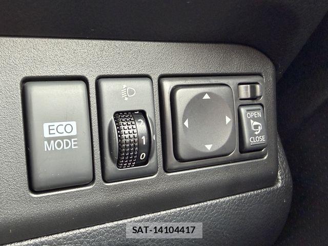 Nissan NOTE 2011-06 7393368-23